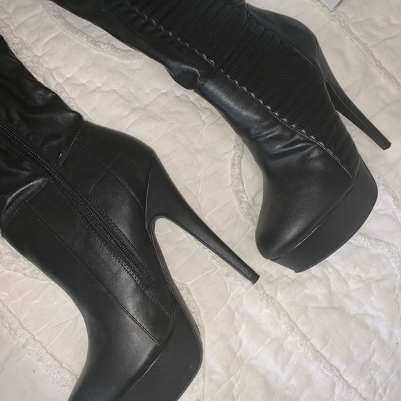 Thigh high boots New ALDO.  One size fits all. - Picture 2 of 6